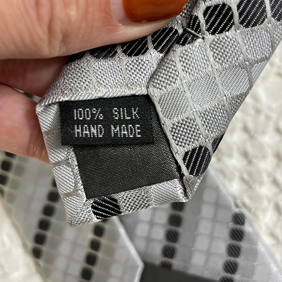 ‘Burberry’ 100% Silk Tie - Picture 7 of 8